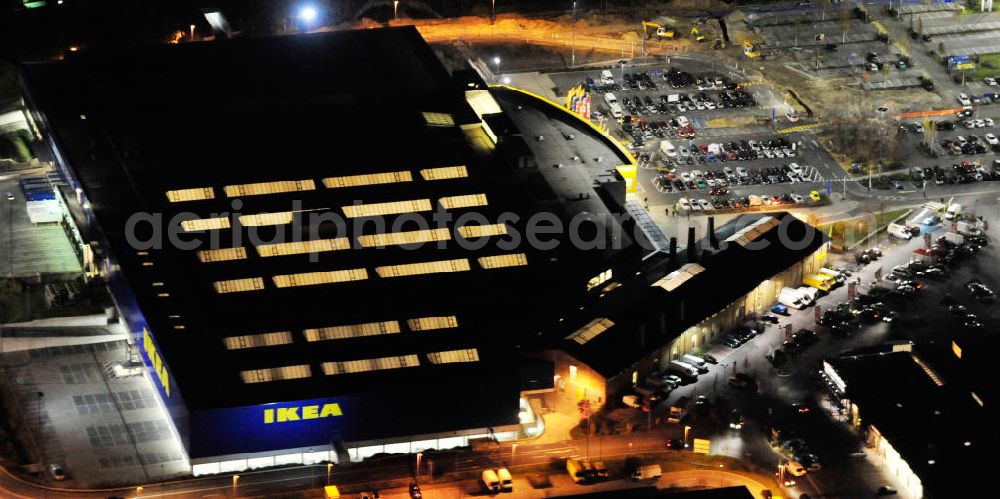 Berlin at night from the bird perspective: Nachtaufnahme: Blick auf das IKEA Einrichtungshaus im Gewerbegebiet in Berlin-Tempelhof. Night shot: View of the furniture store IKEA in Berlin-Tempelhof.