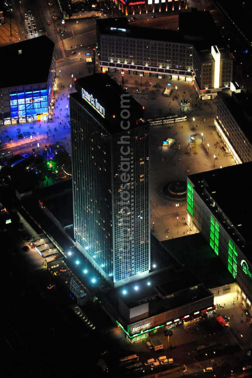 Aerial image at night Berlin - Nachtaufnahme: Das Park Inn Hotel am Alexanderplatz in Berlin gilt mit 123 Metern und 39 Etagen als das höchste Hotelgebäude Deutschlands. Night Shot: The Park Inn Hotel at the Alexanderplatz in Berlin is 123 meters high and has 39 floors. It qualifies as the highest hotel building in Germany.