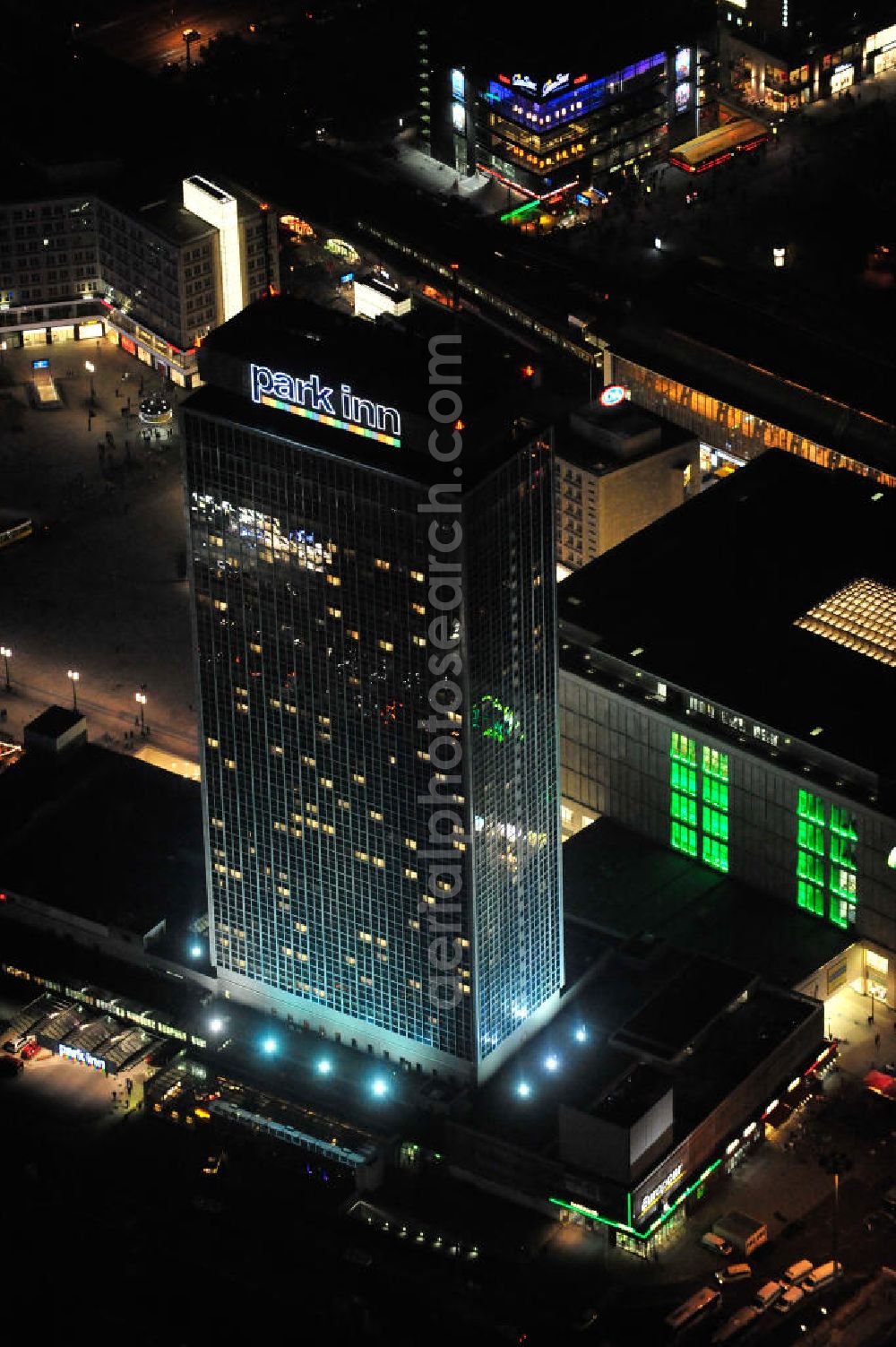 Aerial image at night Berlin - Nachtaufnahme: Das Park Inn Hotel am Alexanderplatz in Berlin gilt mit 123 Metern und 39 Etagen als das höchste Hotelgebäude Deutschlands. Night Shot: The Park Inn Hotel at the Alexanderplatz in Berlin is 123 meters high and has 39 floors. It qualifies as the highest hotel building in Germany.