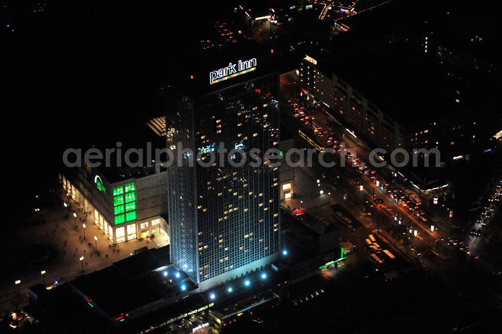 Berlin at night from the bird perspective: Nachtaufnahme: Das Park Inn Hotel am Alexanderplatz in Berlin gilt mit 123 Metern und 39 Etagen als das höchste Hotelgebäude Deutschlands. Night Shot: The Park Inn Hotel at the Alexanderplatz in Berlin is 123 meters high and has 39 floors. It qualifies as the highest hotel building in Germany.