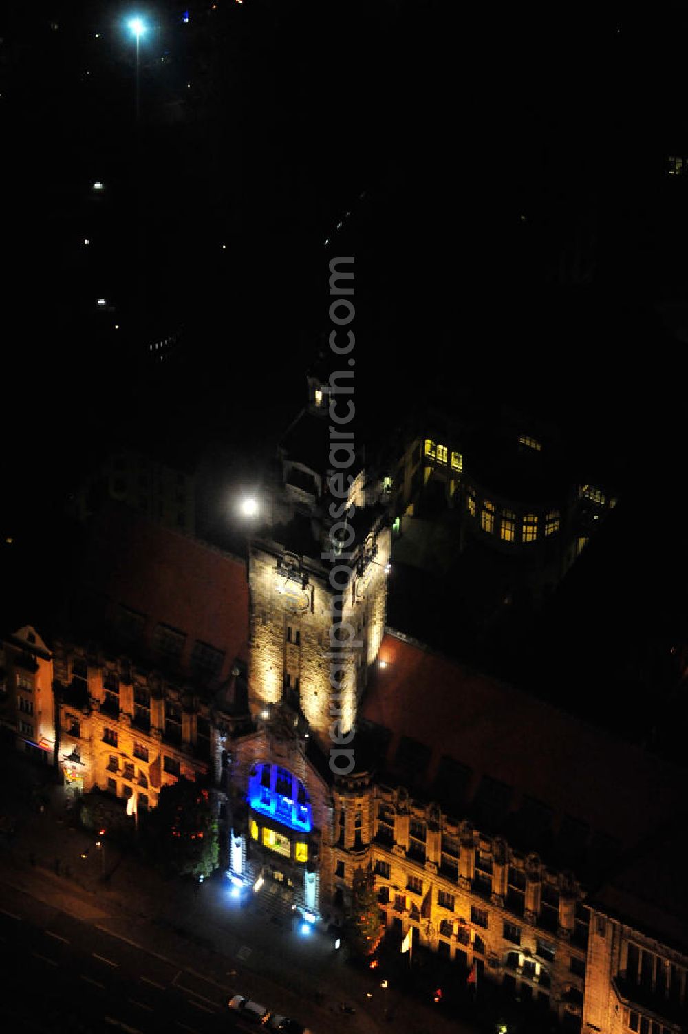 Aerial photograph at night Berlin - Nachtaufnahme: Das Rathaus des Bezirks Berlin-Charlottenburg in der Otto-Suhr-Allee mit seinem Rathausturm steht unter Denkmalschutz. Night shot: Townhall of Berlin's district Charlottenburg.