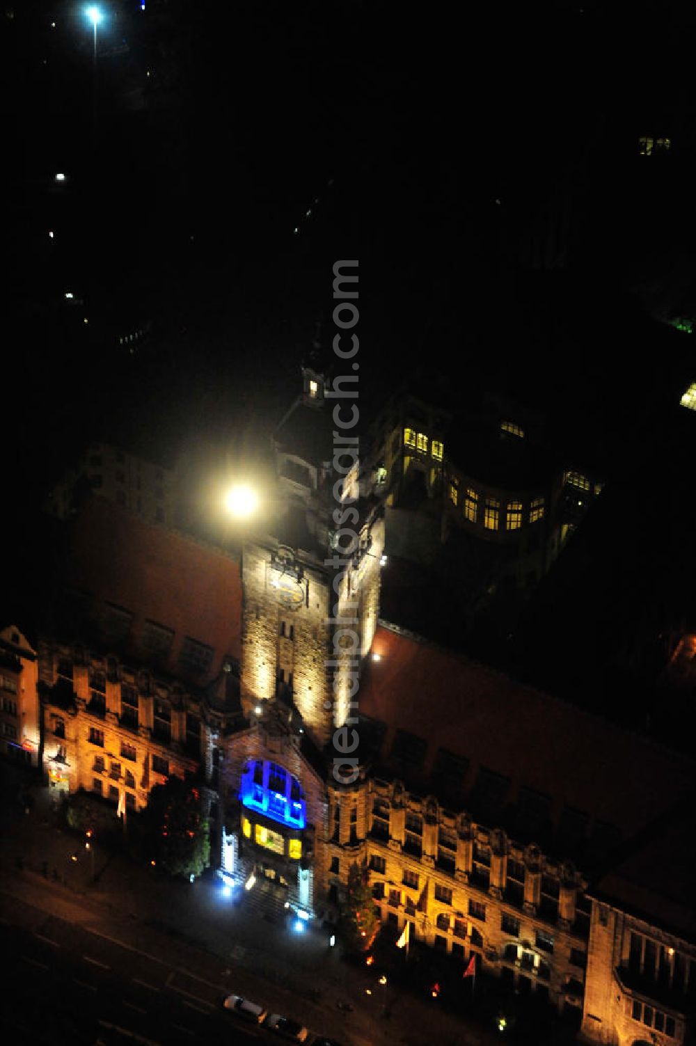 Aerial image at night Berlin - Nachtaufnahme: Das Rathaus des Bezirks Berlin-Charlottenburg in der Otto-Suhr-Allee mit seinem Rathausturm steht unter Denkmalschutz. Night shot: Townhall of Berlin's district Charlottenburg.