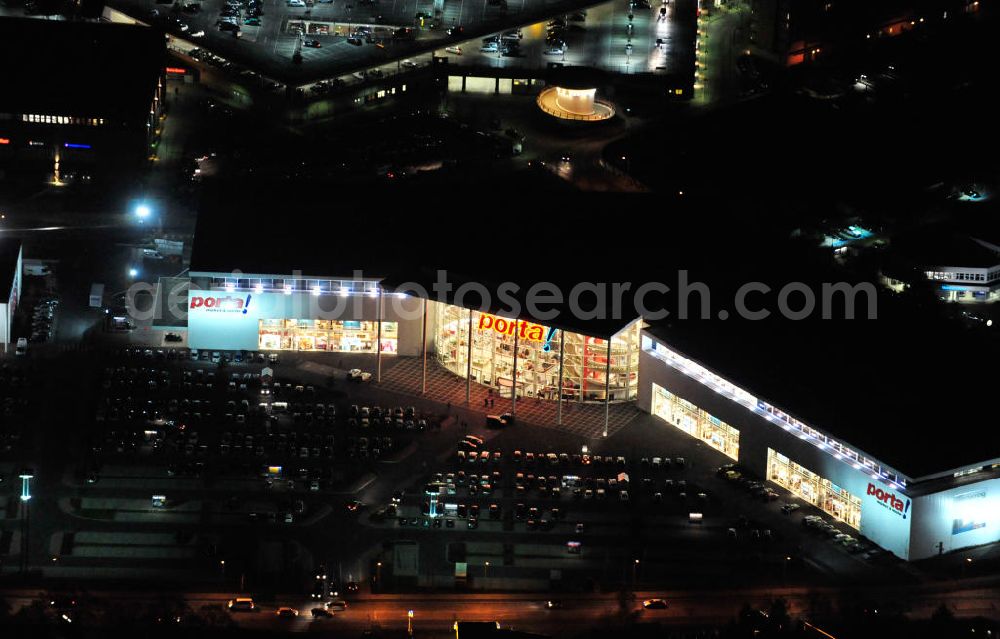 Aerial image at night Potsdam - Nachtaufnahme des Porta Möbel Möbelgeschäft in Potsdam Drewitz. Das Möbelgeschäft befindet sich nahe der Nuthestraße. Night shot of Porta Moebel furniture shop. It is situated in the district of Drewitz. The furniture shop is close to the Nuthestraße