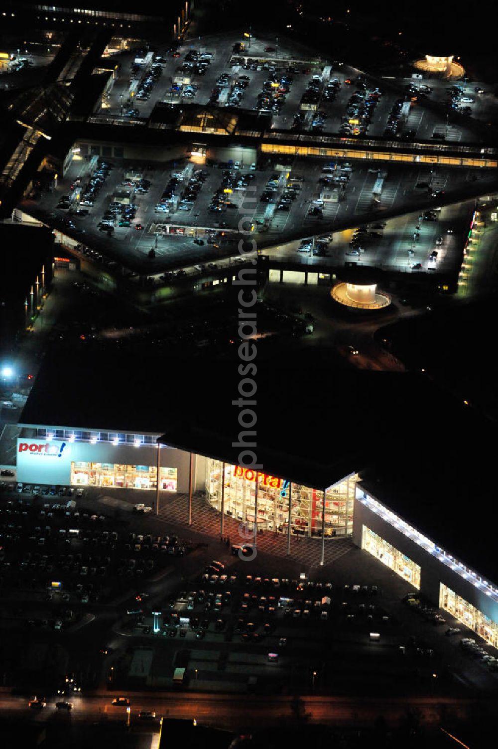 Potsdam at night from above - Nachtaufnahme des Porta Möbel Möbelgeschäft in Potsdam Drewitz. Das Möbelgeschäft befindet sich nahe der Nuthestraße. Night shot of Porta Moebel furniture shop. It is situated in the district of Drewitz. The furniture shop is close to the Nuthestraße