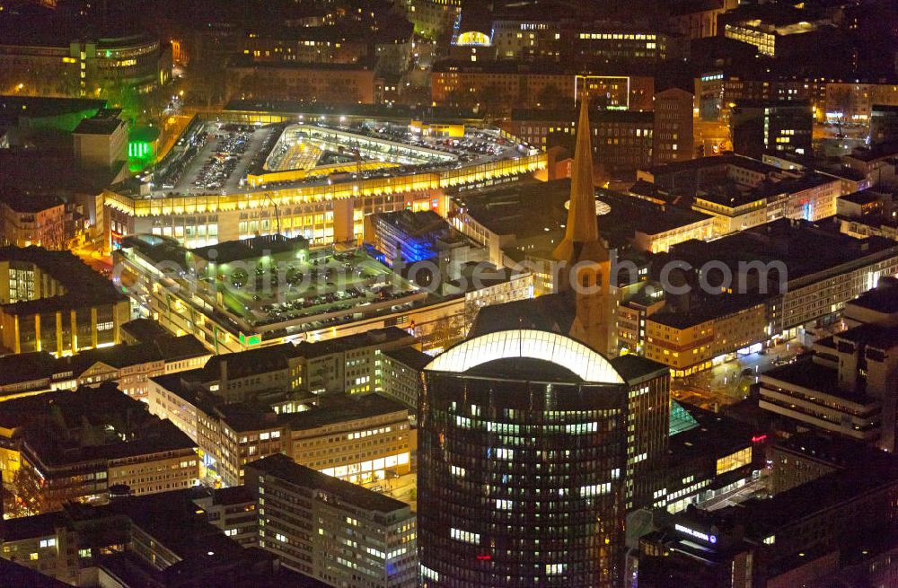 Aerial image at night Dortmund - Nachtluftbild vom Areal der Reinoldikirche mit Weihnachtsmarkt in Dortmunder. St. Reinoldi, auch Reinoldikirche, ist eine evangelische Kirche in der Dortmunder Innenstadt. Night Scene Reinoldikirche with Christmas market in the city of Dortmund.