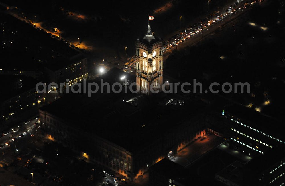 Berlin at night from above - Nachtaufnahme: Sicht auf das Rote Rathaus in Berlin-Mitte. Das Rathaus ist der Sitz des Berliner Senats und des Regierenden Bürgermeisters. Nightshot: View to the Red Town Hall in the county Berlin-Mitte. The town hall is the seat of Berlins federal state government and the Governing Mayor of Berlin.