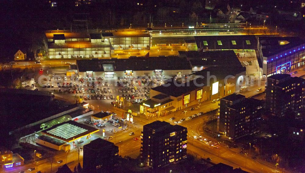 Aerial image at night Bottrop - Night photograph of the Südring-Center at the central railway station in Bottrop