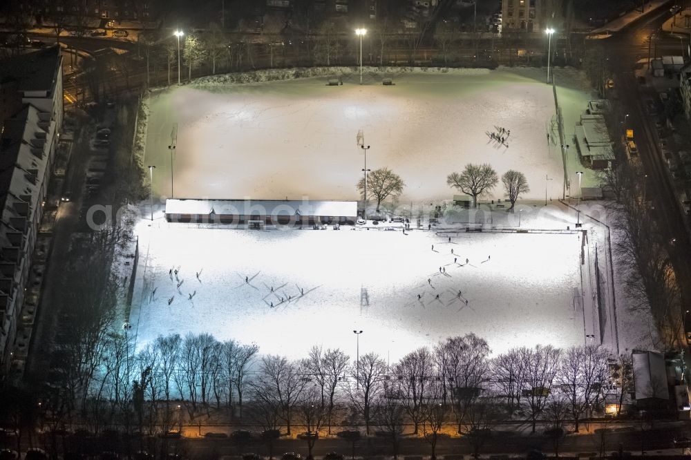 Aerial photograph at night Essen - Night Shot sports fields at Altenessener road Seumannstraße and Karolingerstraße in Essen in North Rhine-Westphalia