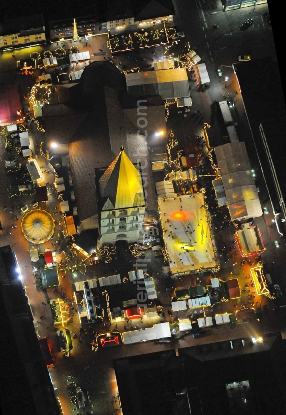 Aerial image at night Hamm - Night view of the city center with Christmas Market at the Church of St. Paul's Church at the Heinrich Kleist Forum in Hamm in North Rhine-Westphalia