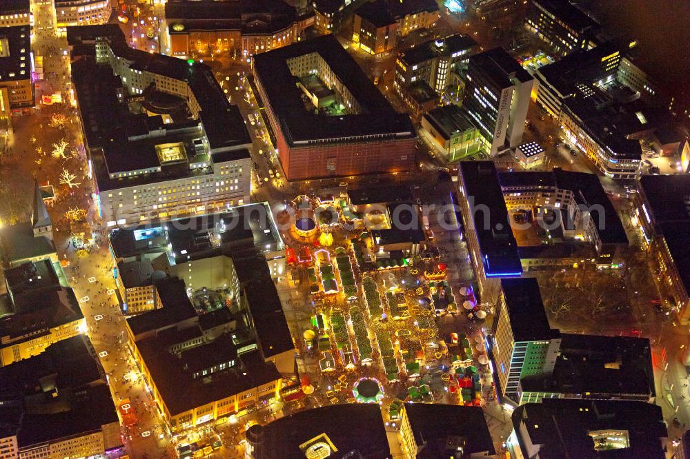 Essen at night from the bird perspective: Nachtaufnahme Weihnachtsmarkt am Kennedyplatz in Essen. Night scene at Kennedy Square Christmas market in Essen.