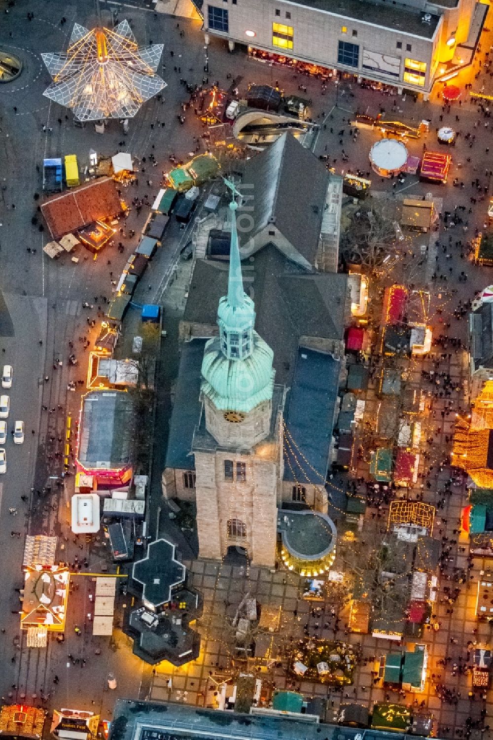 Aerial image at night Dortmund - Night Scene Christmas Market at the Church of St. Reinoldi, also Reinoldikirche in downtown Dortmund in North Rhine-Westphalia