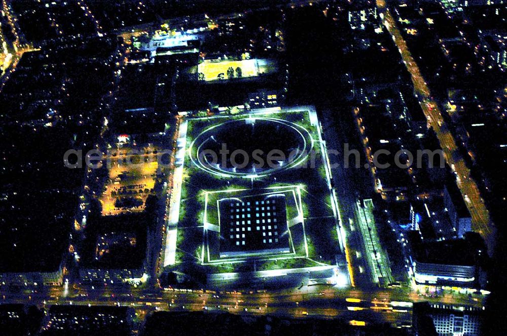 Aerial photograph at night Berlin - Blick auf das Velodrom / Berlin Arena der OSB-Sportstättenbau GmbH an der Landsberger Allee in Berlin bei Nacht.