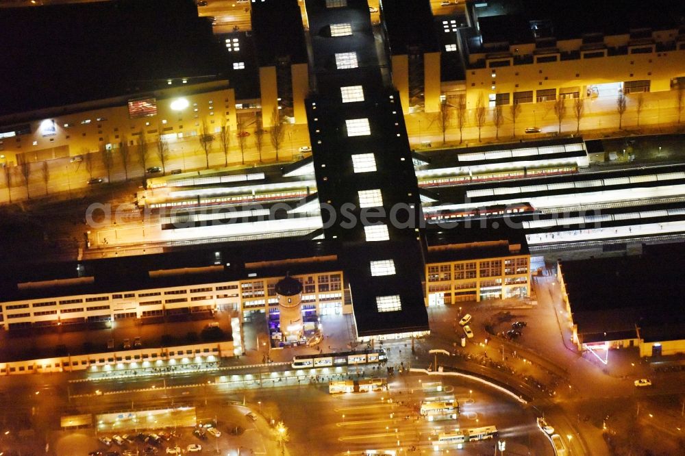 Potsdam at night from above - Night aerial image of the main station in Potsdam in the state Brandenburg