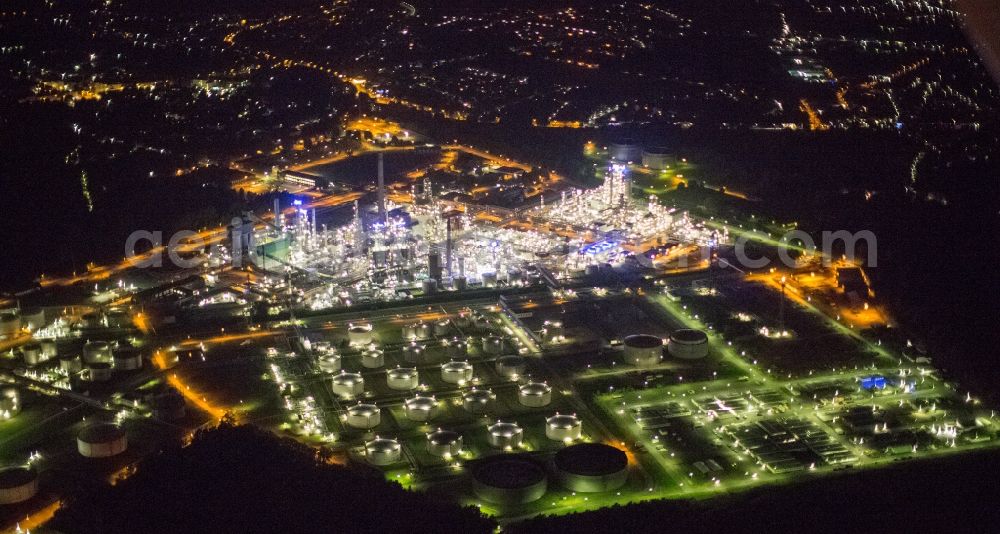 Aerial image at night Gelsenkirchen - Night Aerial view of the Ruhr Oel refinery Aral Gelsenkirchen in Gelsenkirchen - North Rhine-Westphalia