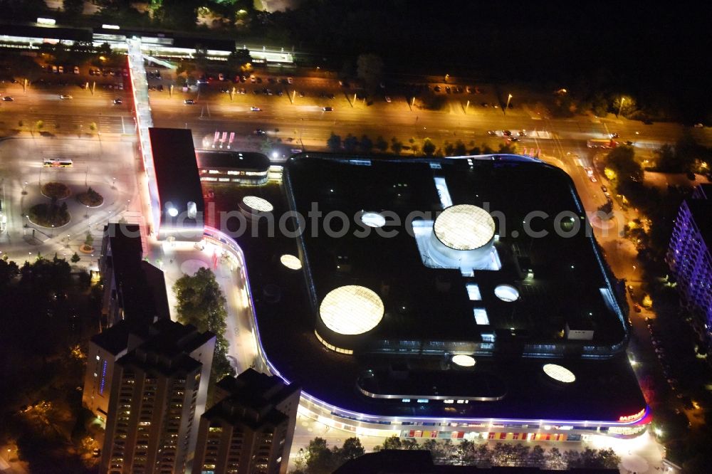 Aerial photograph at night Berlin - Night Aerial View of Shopping Center East Gate with coherent nocturnal lighting. The development, general planning, leasing and long-term management of the Eastgate project management are in the hands of the ECE. The shopping center is located in the Marzahn district on the main road axis Maerkische Allee in Berlin