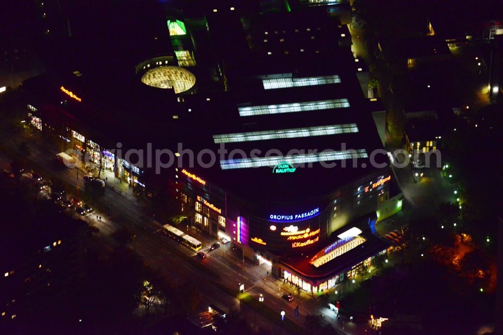 Aerial image at night Berlin Neukölln - Night aerial view from the shopping center Gropiuspassagen coherent with night lighting. The development, general planning, leasing and long-term management of Gropiuspassagen lie in the hands of the mfi management fuer immobilien AG. The shopping center is located in the Neukoelln district at the Johannisthaler Chaussee in Berlin