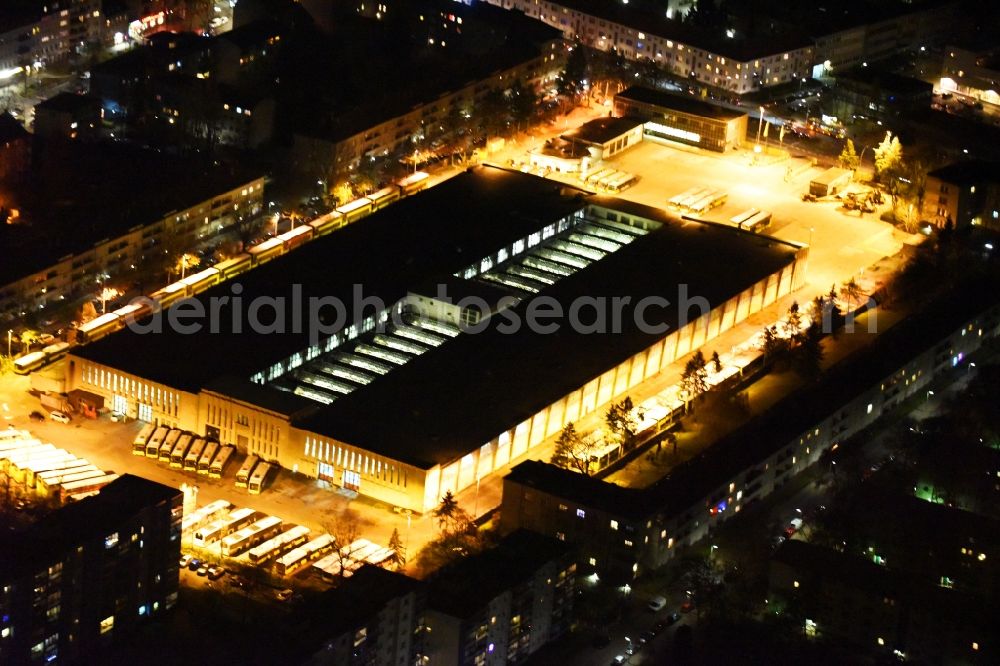 Aerial photograph at night Berlin - Night view depot of the Municipal Transport Company BVB Am Strassenbahnhof - Gradestrasse im Stadtteil Neukoelln in Berlin