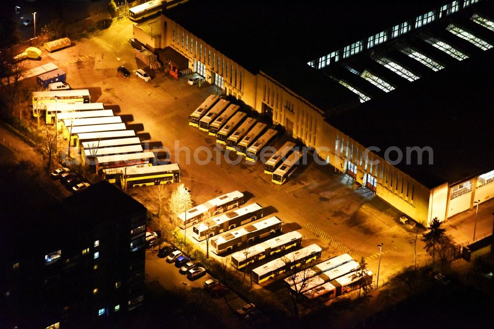 Berlin at night from the bird perspective: Night view depot of the Municipal Transport Company BVB Am Strassenbahnhof - Gradestrasse im Stadtteil Neukoelln in Berlin