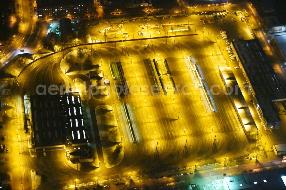 Hannover at night from the bird perspective: Night lighting Tram depot of the Municipal Transport Company of Stadtbahn Hannover on Thurnithistrasse in the district Doehren-Wuelfel in Hannover in the state Lower Saxony, Germany