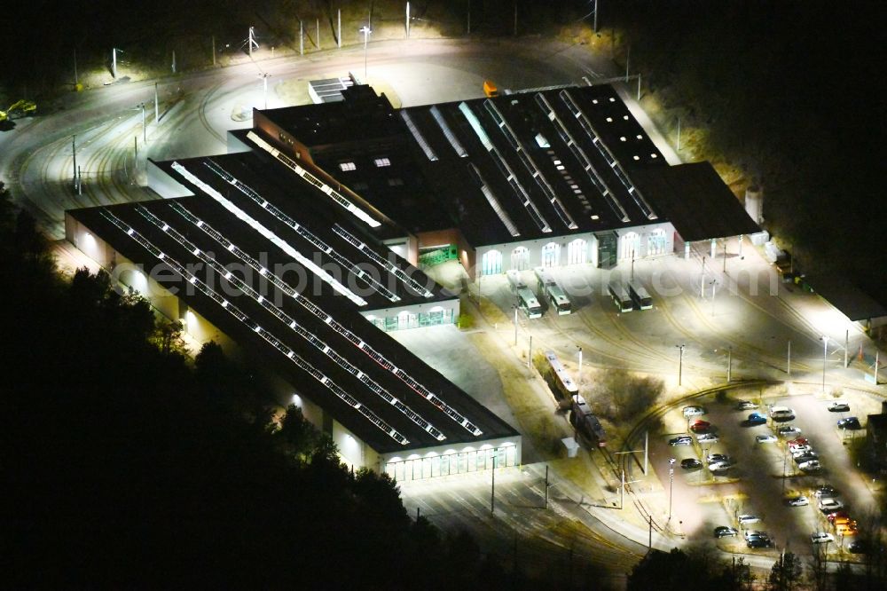 Frankfurt (Oder) at night from the bird perspective: Night lighting Tram depot of the Municipal Transport Company Stadtverkehrsgesellschaft mbH Frankfurt (Oder) in the district Gueldendorf in Frankfurt (Oder) in the state Brandenburg, Germany