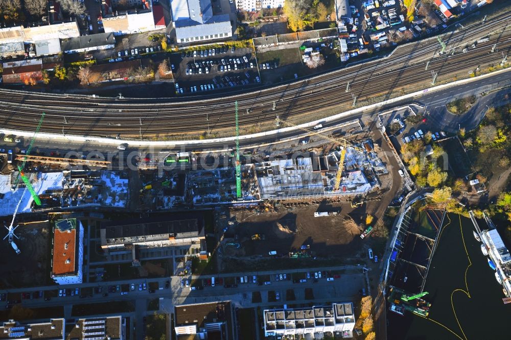 Aerial photograph at night Berlin - Night lighting Construction site to build a new office and commercial building B:HUB on Kynaststrasse - Alt-Stralau in Berlin, Germany