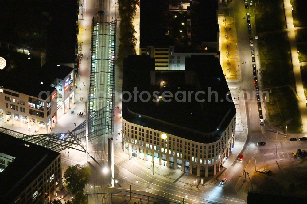 Dresden at night from the bird perspective: Night lighting build a new office and commercial building Haus Postplatz in the district Wilsdruffer Vorstadt in Dresden in the state Saxony, Germany