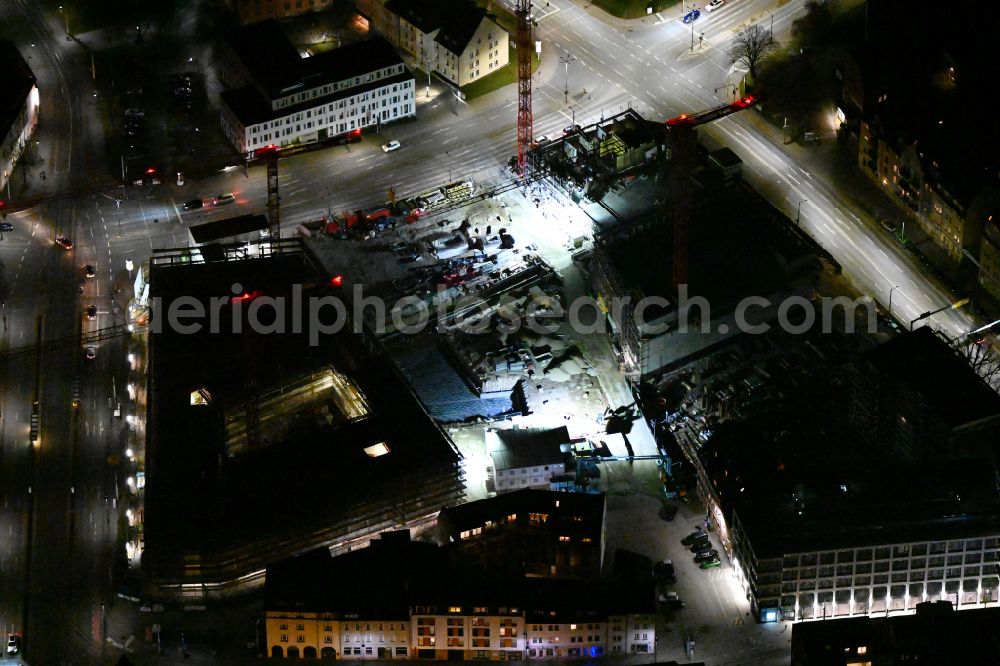 Aerial photograph at night Jena - Night lighting complementary new construction site on the campus-university building complex Campus Inselplatz on Loebdegraben - Steinweg in Jena in the state Thuringia, Germany