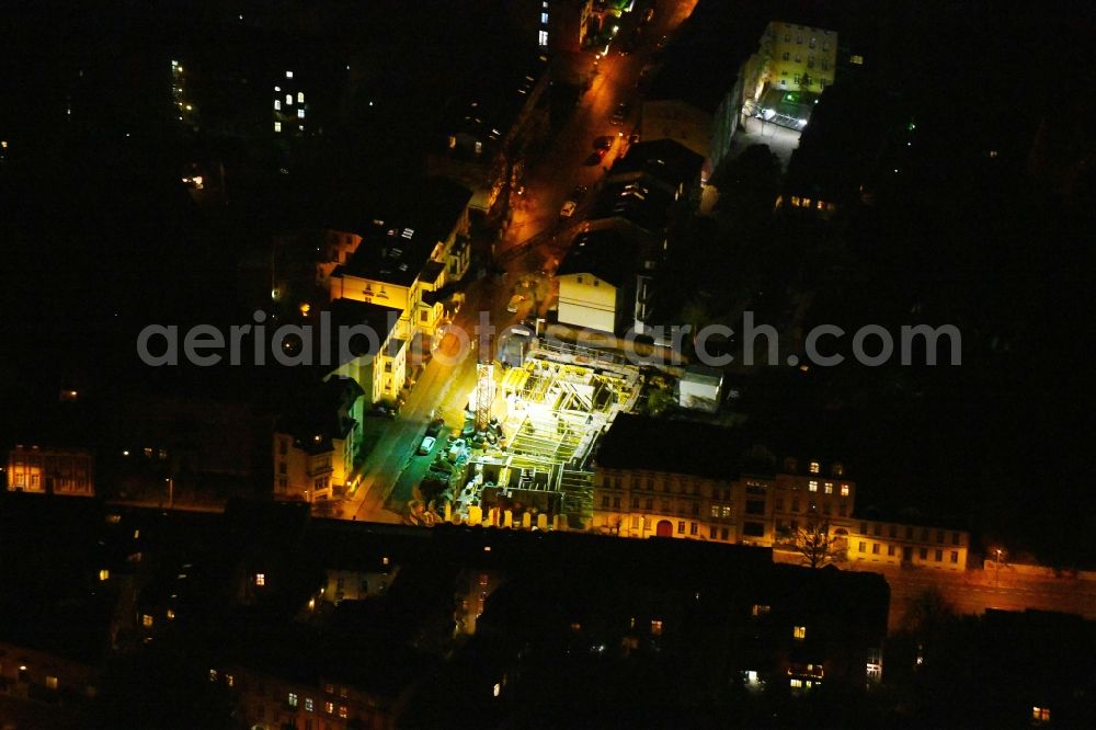 Potsdam at night from the bird perspective: Night lighting Construction site to build a new multi-family residential complex Helene-Lange-Strasse corner Friedrich-Ebert-Strasse in the district Innenstadt in Potsdam in the state Brandenburg, Germany