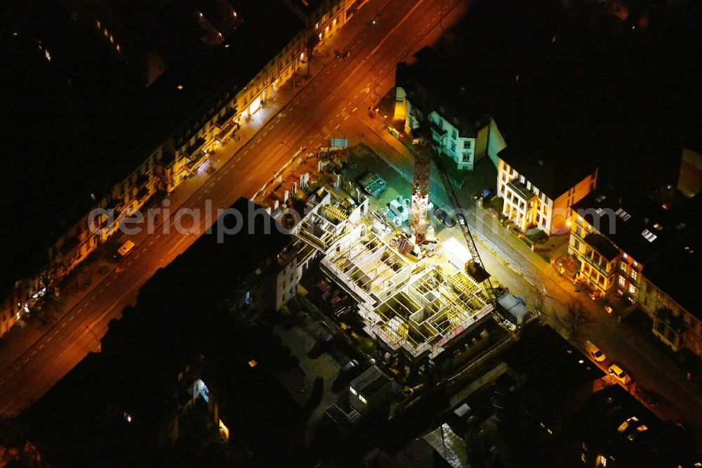 Potsdam at night from the bird perspective: Night lighting Construction site to build a new multi-family residential complex Helene-Lange-Strasse corner Friedrich-Ebert-Strasse in the district Innenstadt in Potsdam in the state Brandenburg, Germany