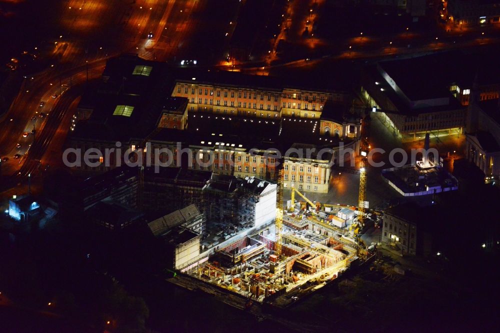 Aerial photograph at night Potsdam - Night lighting Construction site of Museum building ensemble Museum Barberini on Humboldtstrasse in the district Innenstadt in Potsdam in the state Brandenburg, Germany