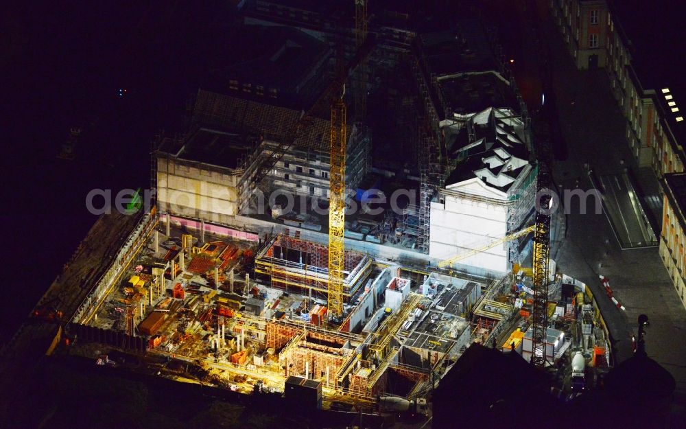 Potsdam at night from the bird perspective: Night lighting Construction site of Museum building ensemble Museum Barberini on Humboldtstrasse in the district Innenstadt in Potsdam in the state Brandenburg, Germany