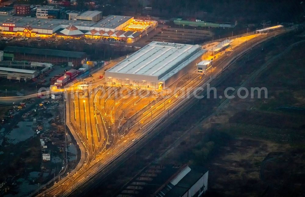 Aerial image at night Dortmund - Night lighting for the new building RRX- Betriebswerk on Bornstrasse in Dortmund in the state North Rhine-Westphalia