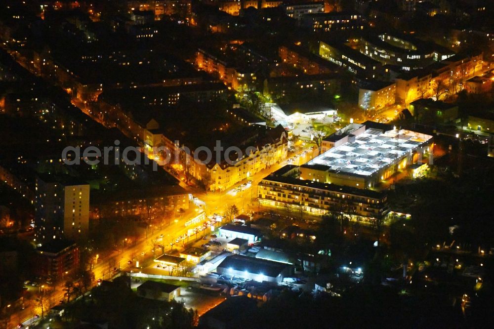 Potsdam at night from the bird perspective: Night view parking deck on the building of the car park Kaufland Zeppelinstrasse in the district Westliche Vorstadt in Potsdam in the state Brandenburg