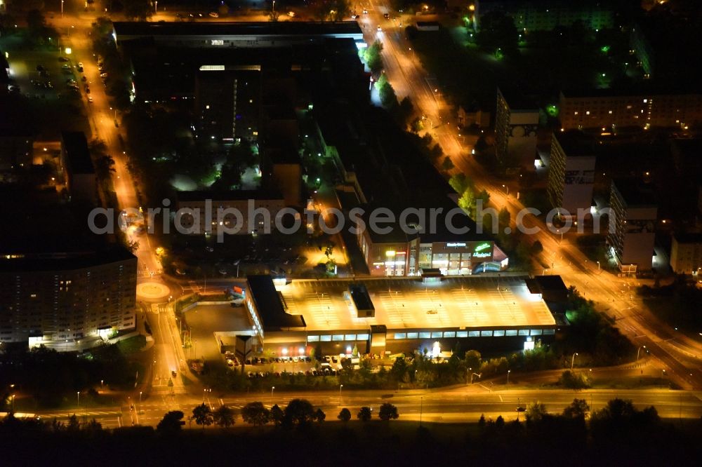 Neubrandenburg at night from the bird perspective: Night lighting Parking deck on the building of the car park Lindetal Center on Juri-Gagarin-Ring in Neubrandenburg in the state Mecklenburg - Western Pomerania, Germany