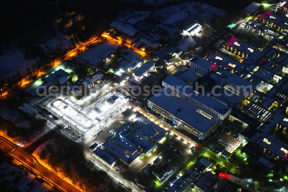 Aerial image at night Lübeck - Night lighting parking deck on the building of the car park in UKSH Universitaetsklinikum Schleswig-Holstein in the district Strecknitz in Luebeck in the state Schleswig-Holstein, Germany