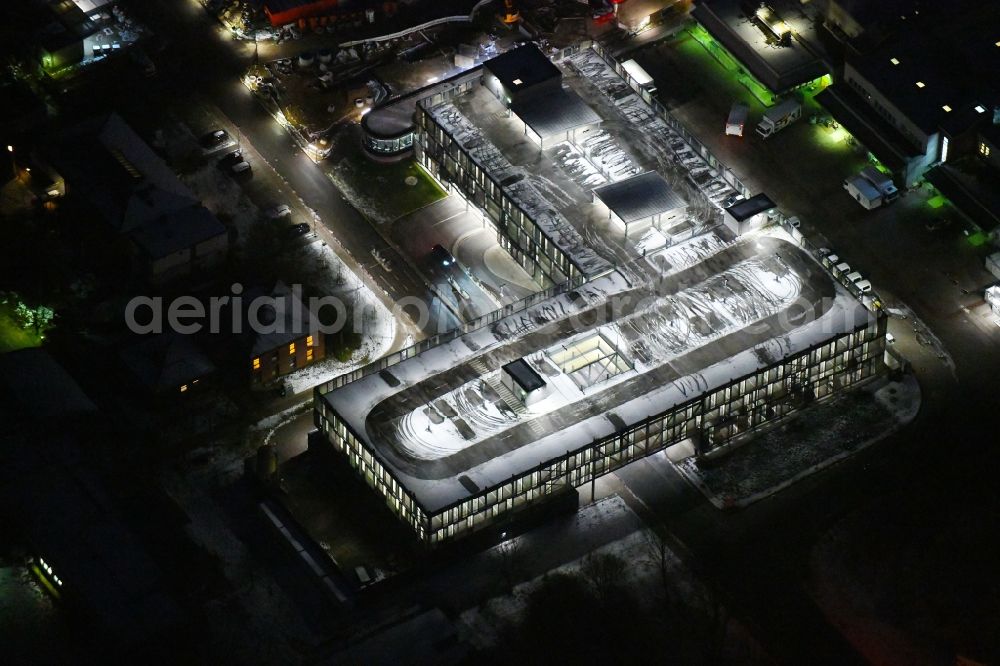 Lübeck at night from the bird perspective: Night lighting parking deck on the building of the car park in UKSH Universitaetsklinikum Schleswig-Holstein in the district Strecknitz in Luebeck in the state Schleswig-Holstein, Germany