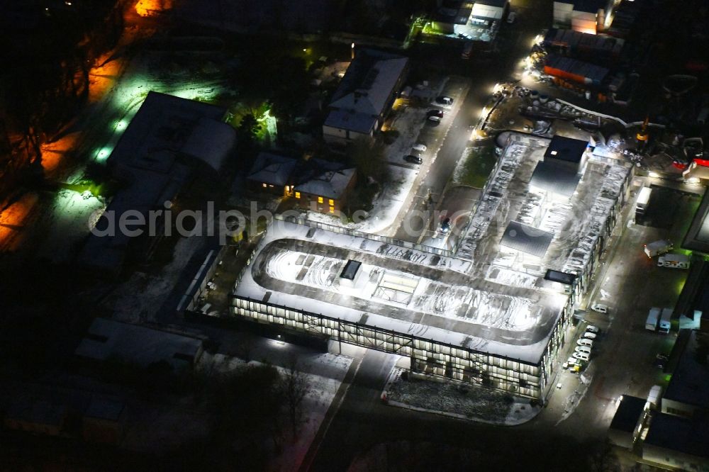 Aerial photograph at night Lübeck - Night lighting parking deck on the building of the car park in UKSH Universitaetsklinikum Schleswig-Holstein in the district Strecknitz in Luebeck in the state Schleswig-Holstein, Germany