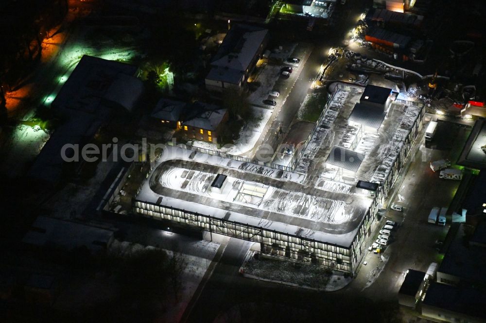 Aerial image at night Lübeck - Night lighting parking deck on the building of the car park in UKSH Universitaetsklinikum Schleswig-Holstein in the district Strecknitz in Luebeck in the state Schleswig-Holstein, Germany