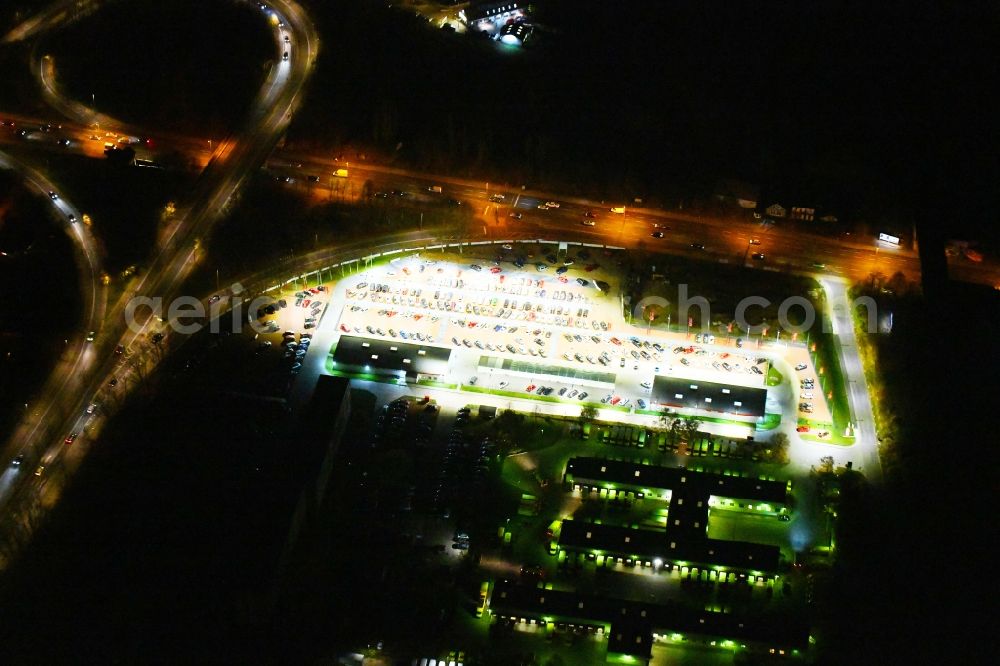 Aerial photograph at night Berlin - Night lighting Parking and storage space for automobiles of Autohauses Autoland Niederlassung Berlin Alt-Friedrichsfelde in Berlin, Germany