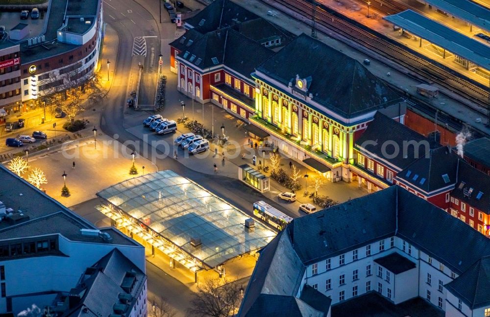 Aerial image at night Hamm - Night lighting ensemble space Platz of Deutschen Einheit on train station in the inner city center in Hamm in the state North Rhine-Westphalia, Germany