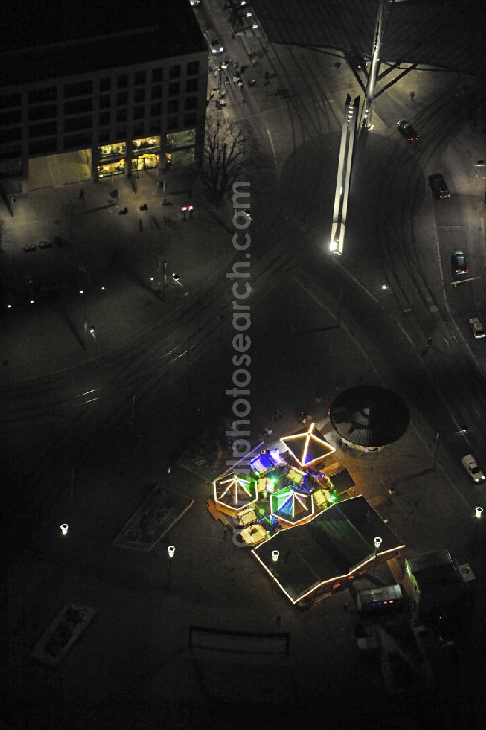 Dresden at night from the bird perspective: Nachtaufnahme der weihnachtlich dekorierten Postplatzes. Night shot of the festive decorated the Postplatz.