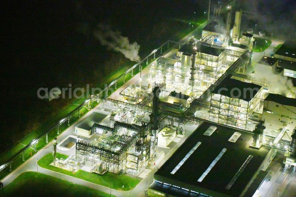 Elsteraue at night from above - Night lighting Refinery equipment and management systems on the factory premises of the chemical manufacturers Chemie- and Industriepark Zeitz in Elsteraue in the state Saxony-Anhalt, Germany