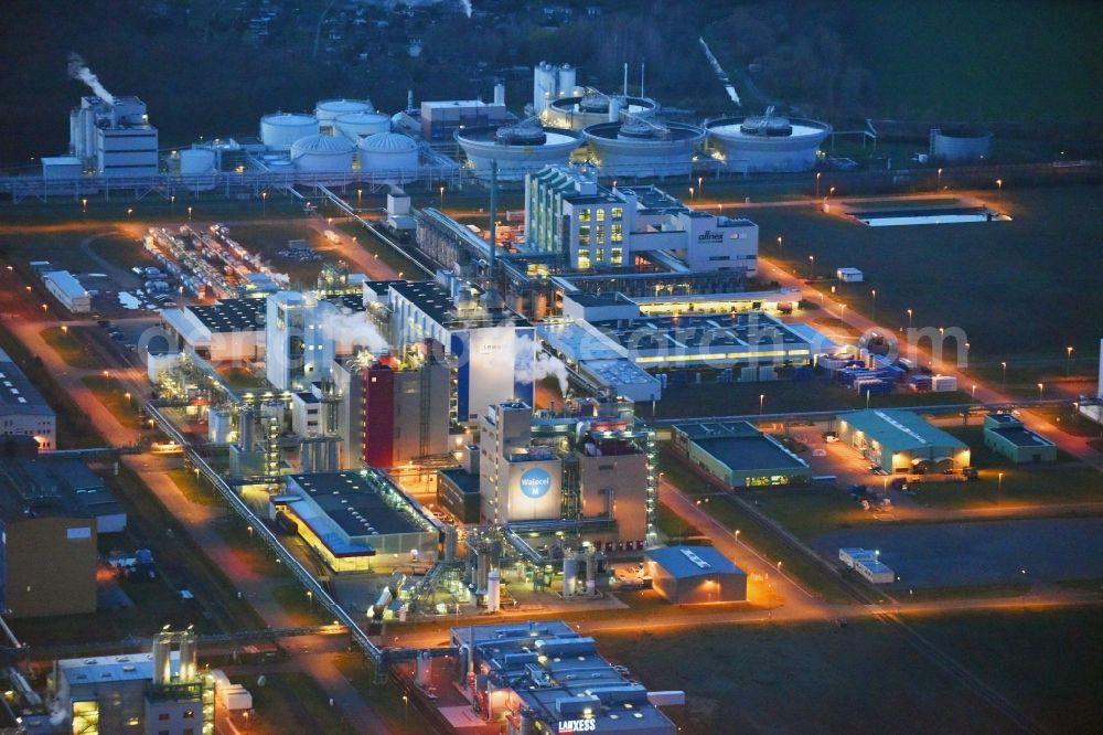 Bitterfeld-Wolfen at night from the bird perspective: Night lighting Refinery equipment and management systems on the factory premises of the chemical manufacturers of Bayer Bitterfeld GmbH in Chemiepark in the district Greppin in Bitterfeld-Wolfen in the state Saxony-Anhalt