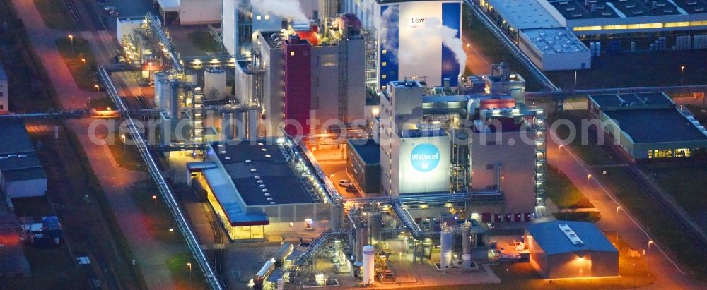 Bitterfeld-Wolfen at night from the bird perspective: Night lighting Refinery equipment and management systems on the factory premises of the chemical manufacturers of Bayer Bitterfeld GmbH in Chemiepark in the district Greppin in Bitterfeld-Wolfen in the state Saxony-Anhalt