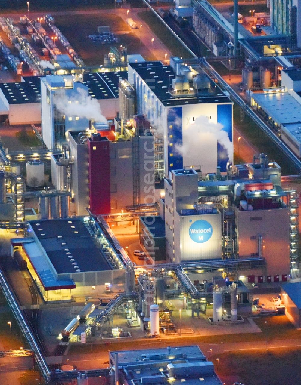 Aerial photograph at night Bitterfeld-Wolfen - Night lighting Refinery equipment and management systems on the factory premises of the chemical manufacturers of Bayer Bitterfeld GmbH in Chemiepark in the district Greppin in Bitterfeld-Wolfen in the state Saxony-Anhalt