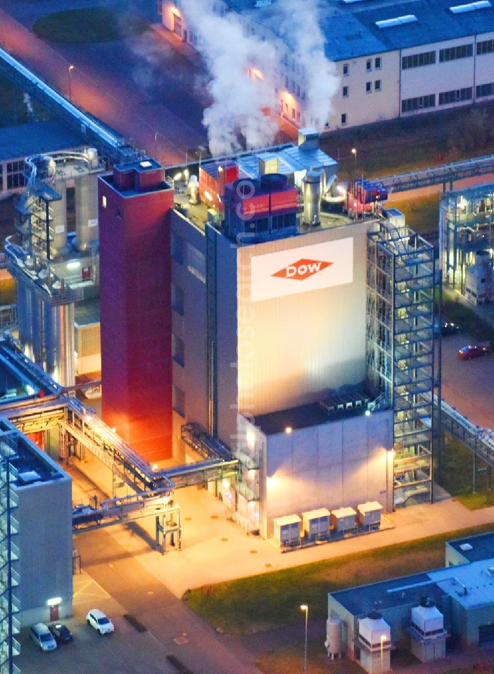 Aerial image at night Bitterfeld-Wolfen - Night lighting Refinery equipment and management systems on the factory premises of the chemical manufacturers Dow Deutschlond Anlagengesellschaft mbH in the district Greppin in Bitterfeld-Wolfen in the state Saxony-Anhalt