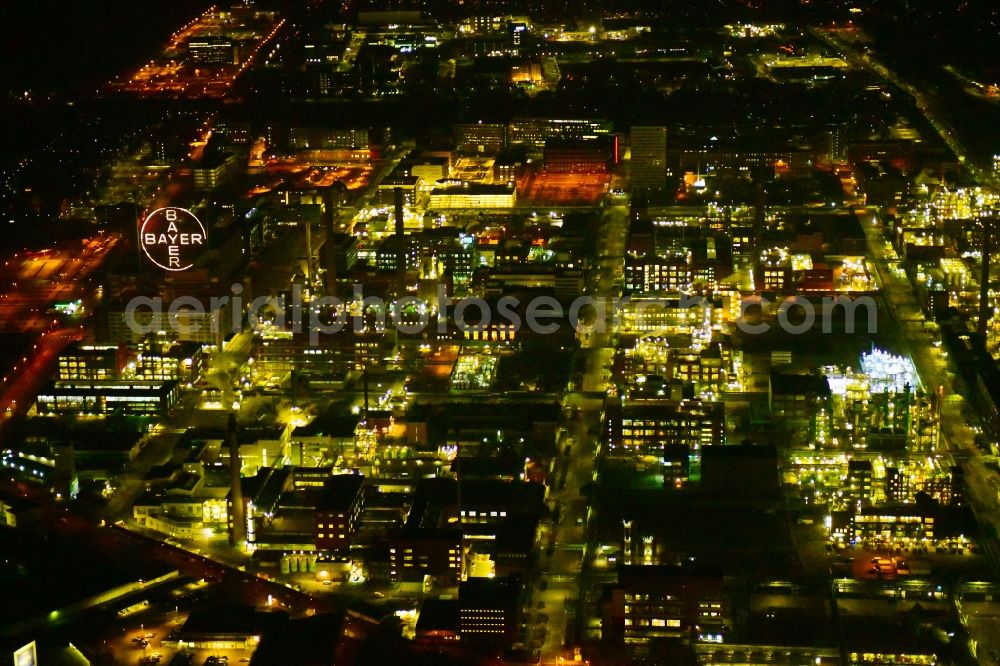 Leverkusen at night from above - Night lighting refinery equipment and management systems on the factory premises of the mineral oil manufacturers CHEMPARK Leverkusen in the district Wiesdorf in Leverkusen in the state North Rhine-Westphalia, Germany