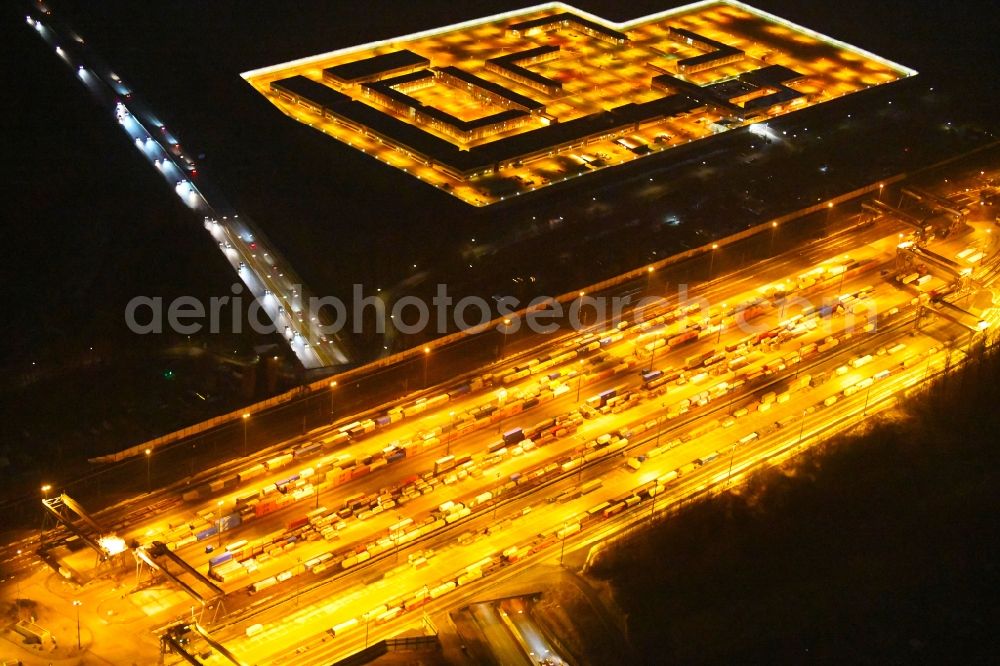 Aerial image at night Hamburg - Night lighting marshalling yard and freight station of the Deutsche Bahn in the district Billwerder in Hamburg, Germany