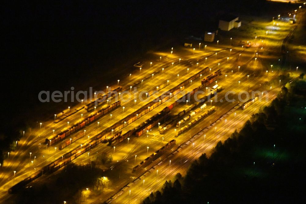 Aerial photograph at night Ziltendorf - Night lighting Marshalling yard and freight station of the Deutsche Bahn in Ziltendorf in the state Brandenburg, Germany