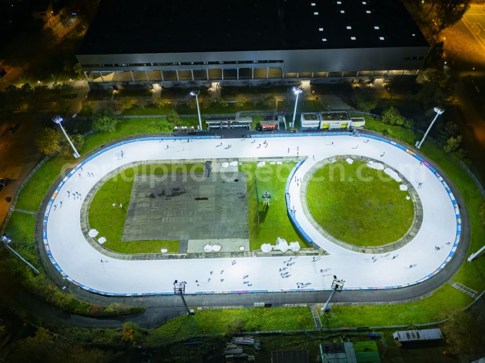 Dresden at night from the bird perspective: Night lights and lighting of the race track of the Dresdner Eislauf-Club eV on Pieschener Allee in the Ostra sports park in the Friedrichstadt district of Dresden in the state of Saxony, Germany